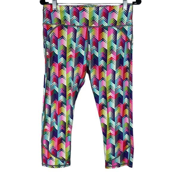 Fabletics Lima Capri Max Compression Leggings Size Medium EUC Geometric Rainbow - Picture 2 of 7